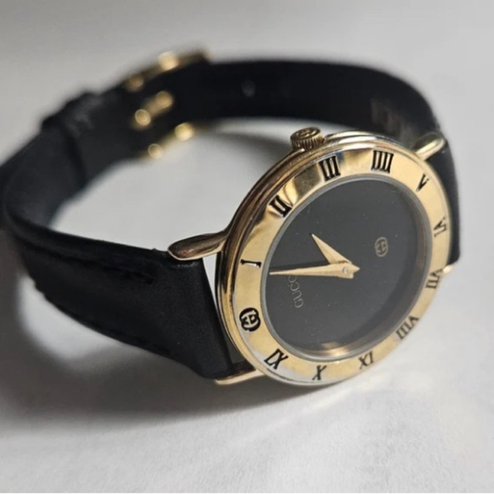 Authentic Vintage Gold Gucci Black watch leather band Roman Numeral Gucci Logo - Picture 2 of 5